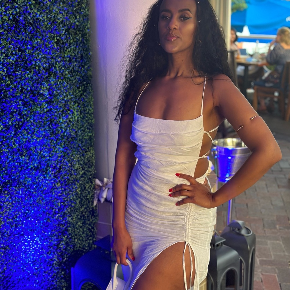 RUMER line long white back out dress